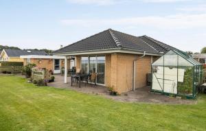 Taman di luar Stunning Home In Haderslev With Wifi