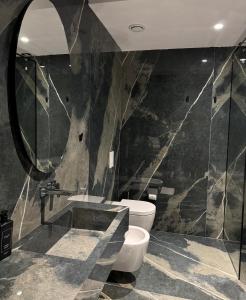 Koupelna v ubytování Arka Art Hotel