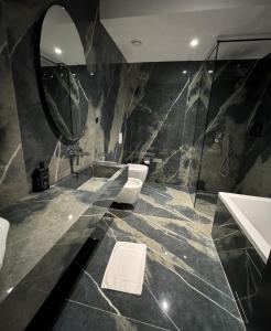 Koupelna v ubytování Arka Art Hotel