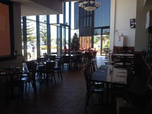 Gallery image of The Central Hotel Motel Lakes Entrance in Lakes Entrance
