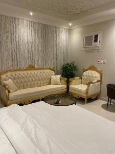 a living room with two couches and a bed at قرطبه مودرن - قريبة من المطار in Riyadh +21 photos