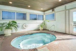 格尔夫海岸Breezy Does It Royal Palms 404 DIRECT GULF FRONT的相册照片