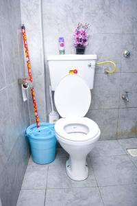 Un baño de Tsavo Studios Embakasi-1