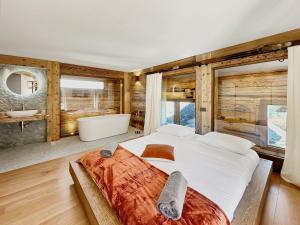 Postel nebo postele na pokoji v ubytování Pilanous House - Penthouse suite - Swiss Alps