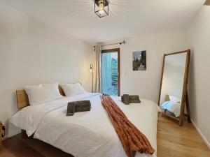 Postel nebo postele na pokoji v ubytování Pilanous Residence - Junior Suite - Swiss Alps