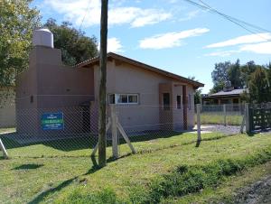 a house with a fence in front of it at Los Poin 2 in Mar de Cobo