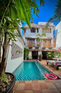 Bazén v ubytování Casa da Lusso Mexican style Hacienda nebo v jeho okolí