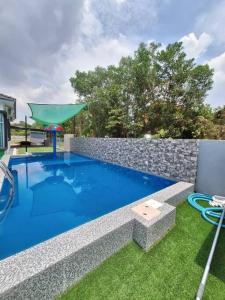 Bazén v ubytování Casa D'Villa Homestay Private Pool Melaka nebo v jeho okolí
