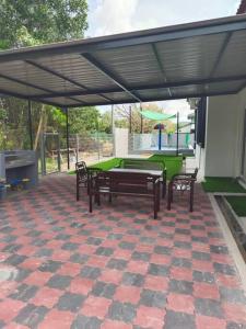 Stolní tenis v ubytování Casa D'Villa Homestay Private Pool Melaka nebo okolí