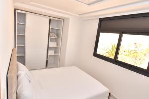 Postel nebo postele na pokoji v ubytování Appartement Saloua ino