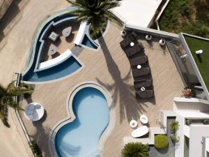 The swimming pool at or close to Villa Kalliston