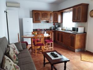a kitchen with a couch and a table in a room at Casa El Nisperero in Fuencaliente de la Palma