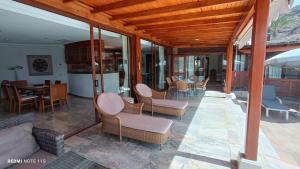 Posedenie v ubytovaní ANFI TOPAZ VILLA TAURO GOLF & BEACH 3 bedrooms 4 bathrooms private pool