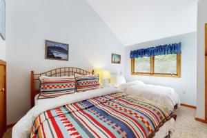 a bedroom with two beds and a window at Suntec Getaway in Dover