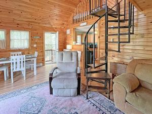 Χώρος καθιστικού στο Beach Daze Cottage Brought to you by GetAway Vacations