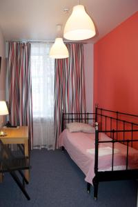 Säng eller sängar i ett rum på Mini-Hotel Spi Zdes