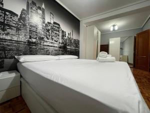 Ένα ή περισσότερα κρεβάτια σε δωμάτιο στο Encantador apartamento en el centro de Castro CON PARKING