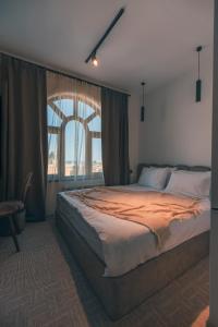 Postel nebo postele na pokoji v ubytování Dastan Hotel Baku
