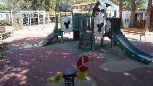Ο χώρος παιχνιδιού για παιδιά στο Mobile-home camping 7 fonts AGDE