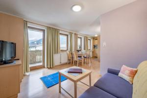 Televiisor ja/või meelelahutuskeskus majutusasutuses Hotel Bergwelt