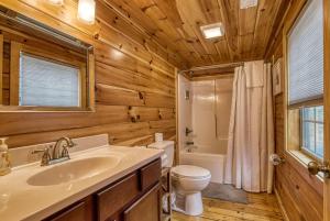 Foto sihtkohas Pigeon Forge asuva majutusasutuse Dog Friendly, Pool, Hot Tub, Pool Table, Arcade galeriist