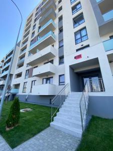a building with stairs in front of it at Luxury & Cozy Apartment - Maurer Residence Tg-Mureș in Târgu-Mureş