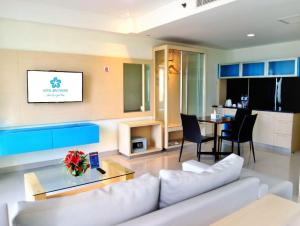 TV a/nebo společenská místnost v ubytování Hotel Brothers Solo