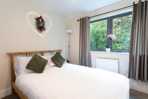 a bedroom with a bed with a wreath on the wall at 30 Quayside Newcastle in Newcastle upon Tyne