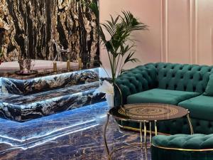 Posezení v ubytování Mirror Suite Luxury