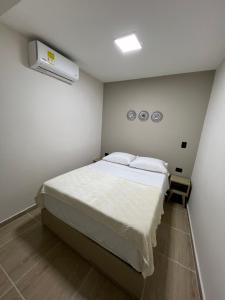Postel nebo postele na pokoji v ubytování Laureles Inn