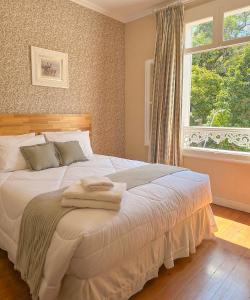 a bedroom with a bed with towels on it at Pousada Crystal Palace in Petrópolis