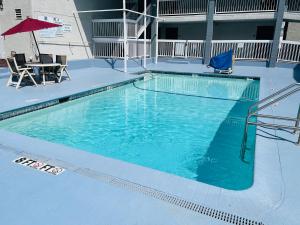 Bazén v ubytování Motel 6-Duncanville, TX - Dallas nebo v jeho okolí