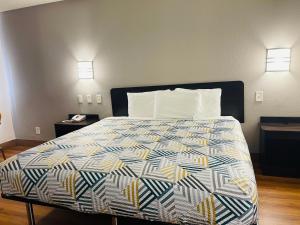 Postel nebo postele na pokoji v ubytování Motel 6-Duncanville, TX - Dallas