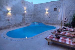 The swimming pool at or close to Id-Dwejra House of Character with private pool and Jaccuzi