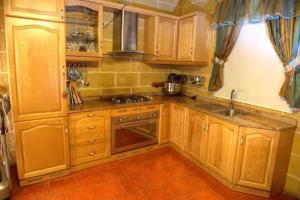 A kitchen or kitchenette at Id-Dwejra House of Character with private pool and Jaccuzi