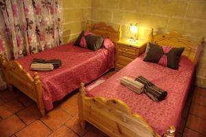 A bed or beds in a room at Id-Dwejra House of Character with private pool and Jaccuzi