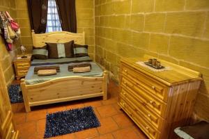 A bed or beds in a room at Id-Dwejra House of Character with private pool and Jaccuzi