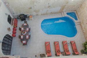 The swimming pool at or close to Id-Dwejra House of Character with private pool and Jaccuzi