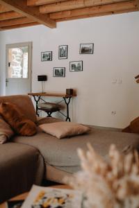 a living room with a couch and a table at Les Maisons du Tuly in Le Tronchet