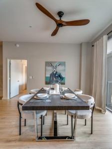 ダラスにあるLuxury Highrise in West Villageのギャラリーの写真