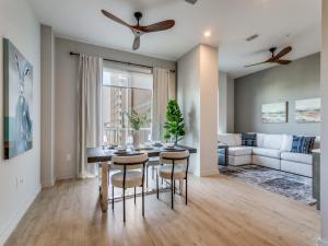 ダラスにあるLuxury Highrise in West Villageのギャラリーの写真 +22枚の写真