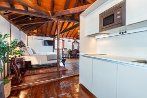 Η κουζίνα ή μικρή κουζίνα στο TIZÓN Suites +32 φωτογραφίες