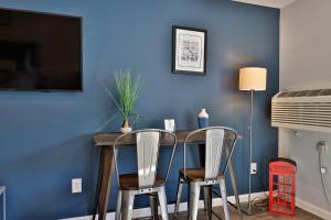 Gallery image of Killington Center #541 Renovated Studio with Kitchenette on Bus Route and Summer Pool! in Killington