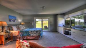 TV a/nebo společenská místnost v ubytování Sweet Suite! Modern, Pool, 2RM, 2BA, Ski Resort - Summer Pool - Shuttle - Killington Center 532