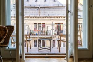 a window with a view of a building at Pannonia View Delight in Budapest