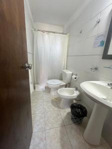 Kamar mandi di Hotel Mirador del Dayman