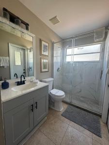 Ένα μπάνιο στο ZOJO_LOVELY HOUSE CLOSE TO DISNEY