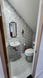 a bathroom with a toilet and a sink at Casa en Mesitas para 16 personas in El Colegio