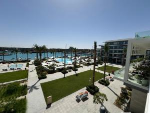 Bazén v ubytování Vida Marina Resort Marassi nebo v jeho okolí