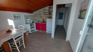 Kuchyň nebo kuchyňský kout v ubytování Apartments by the sea Tribunj, Vodice - 2993